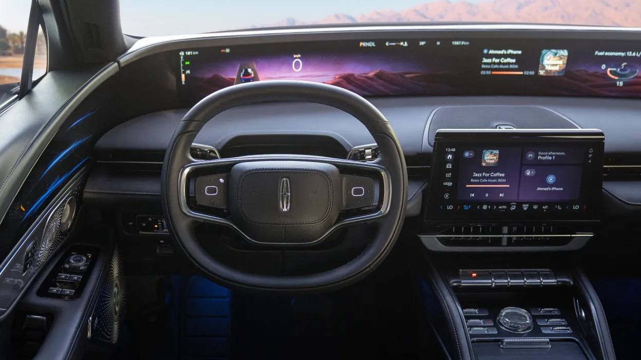 Lincoln Nautilus driving