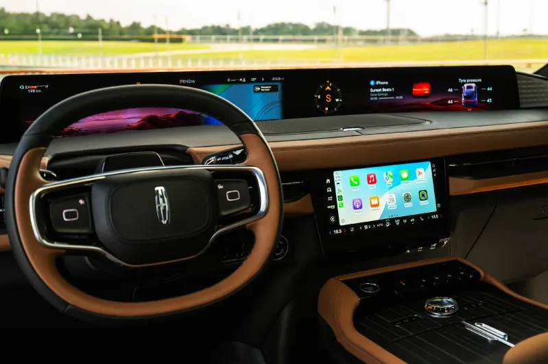 Lincoln Navigator technology
