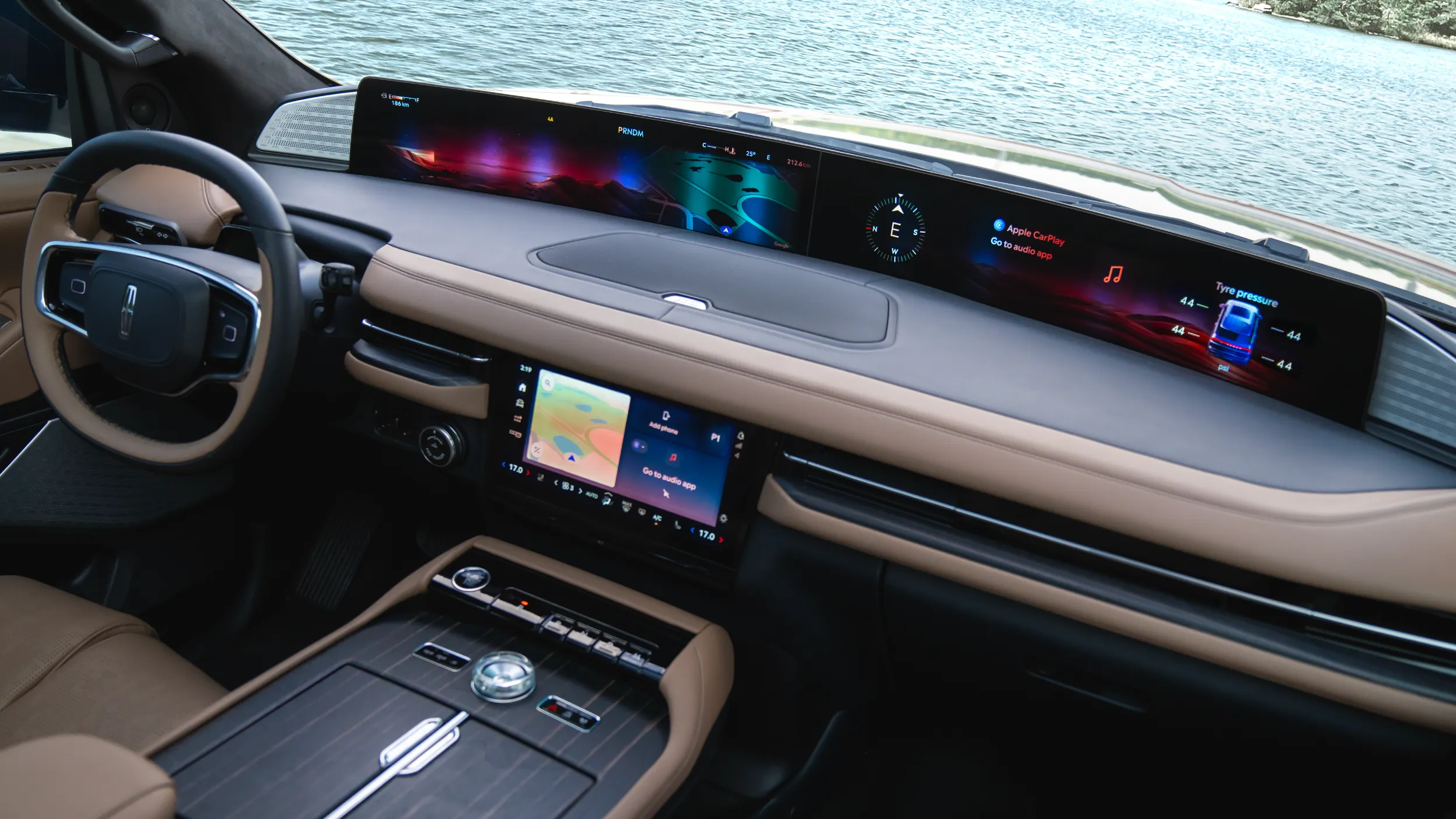 Lincoln Navigator 48-INCH PANORAMIC DISPLAY